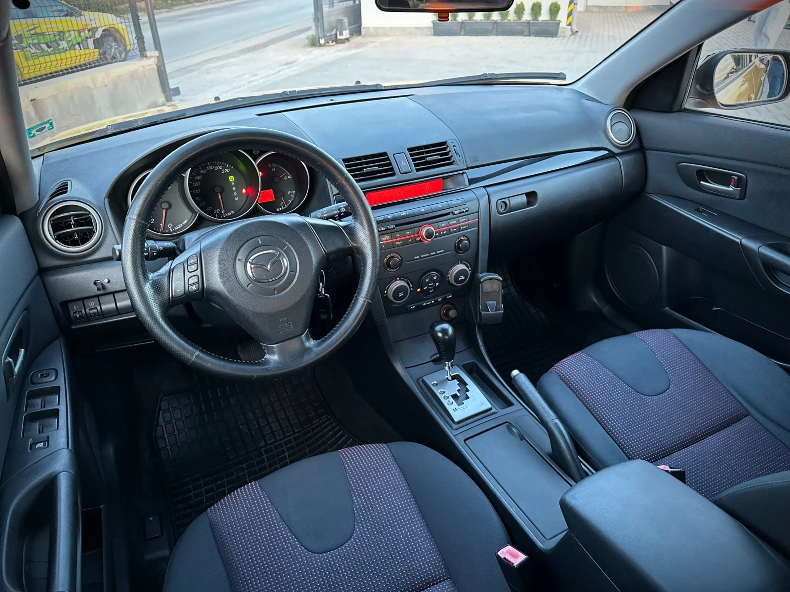 Mazda 3 Автоматик, снимка 10 - Автомобили и джипове - 54123603