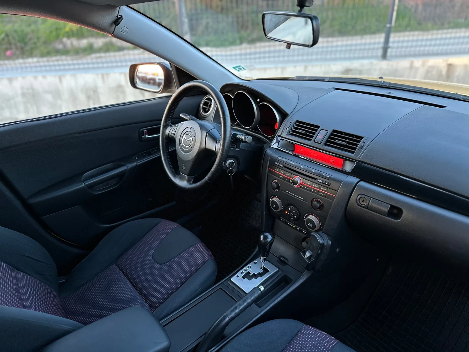 Mazda 3 Автоматик, снимка 12 - Автомобили и джипове - 54123603