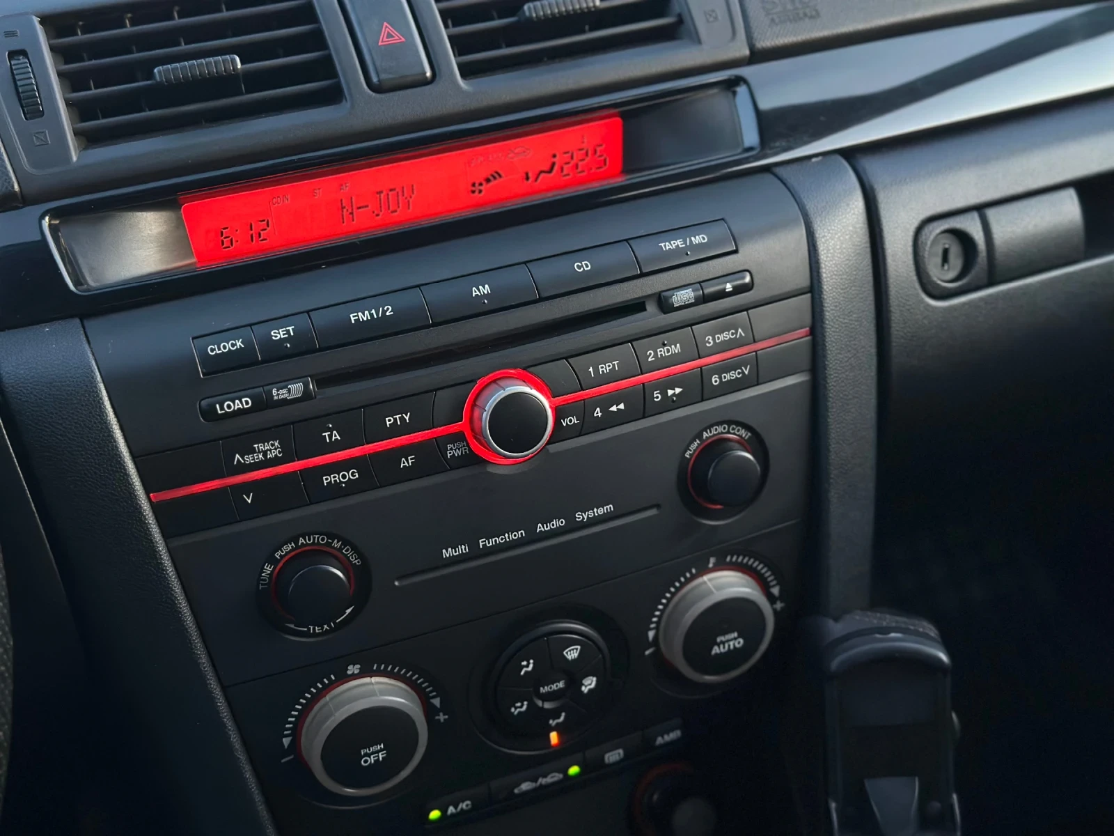 Mazda 3 Автоматик, снимка 14 - Автомобили и джипове - 54123603