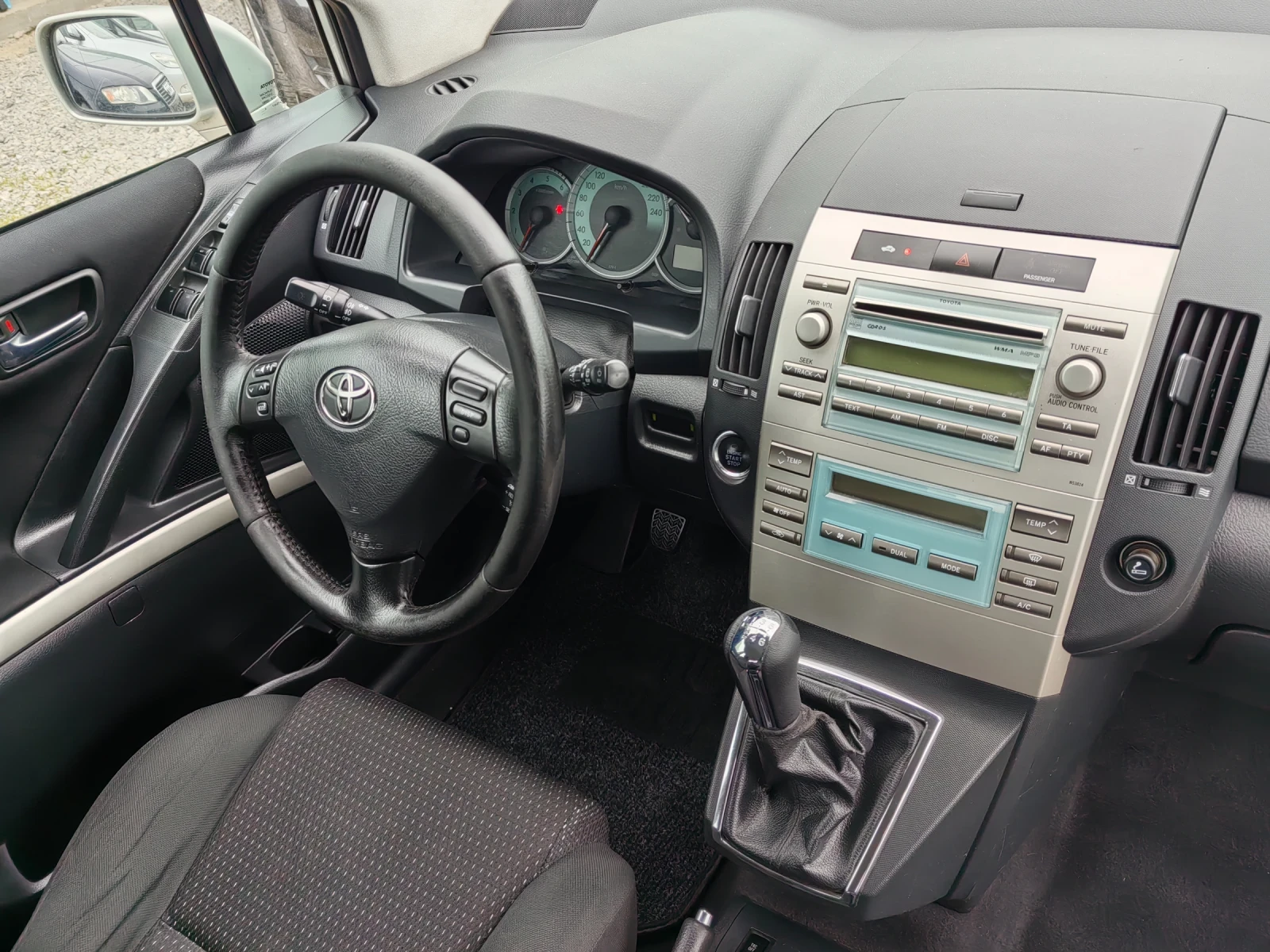 Toyota Corolla verso 2.2td 136ps, снимка 12 - Автомобили и джипове - 54354738