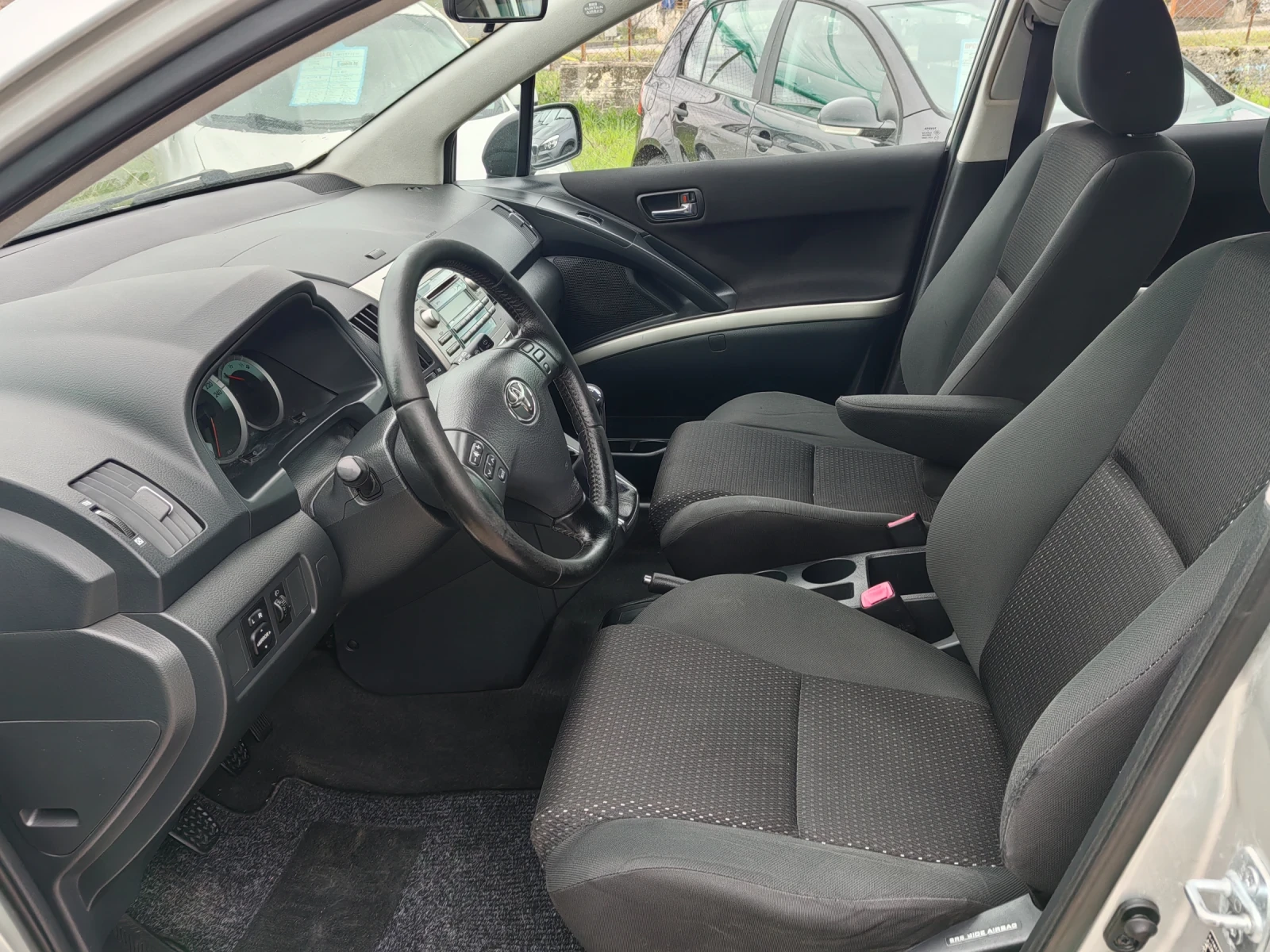 Toyota Corolla verso 2.2td 136ps, снимка 9 - Автомобили и джипове - 54354738