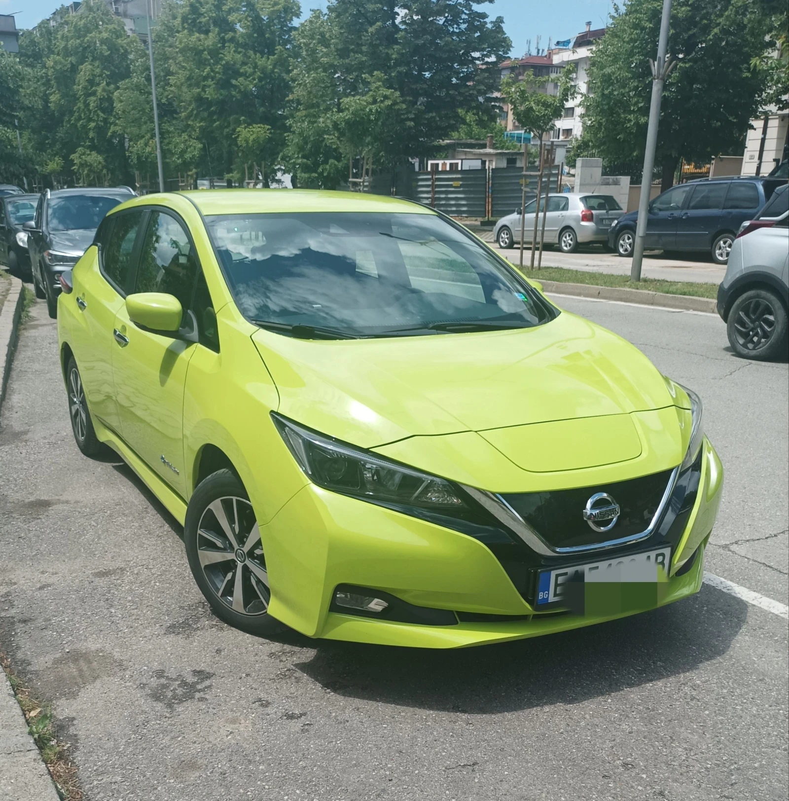 Nissan Leaf  Accenta 