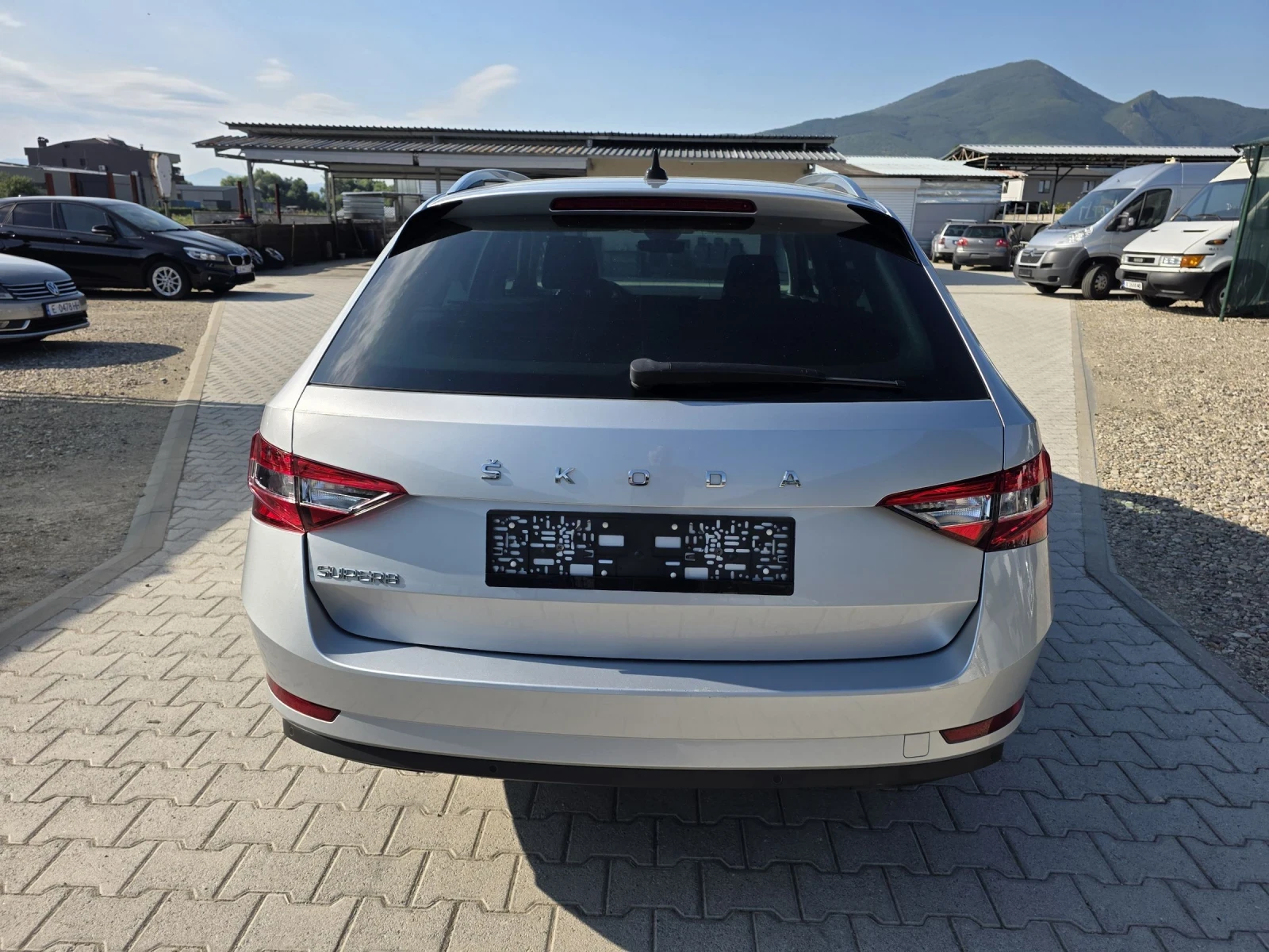 Skoda Superb 2.0TDi EXECUTIVE DSG EVO Лизинг, снимка 6 - Автомобили и джипове - 55249059
