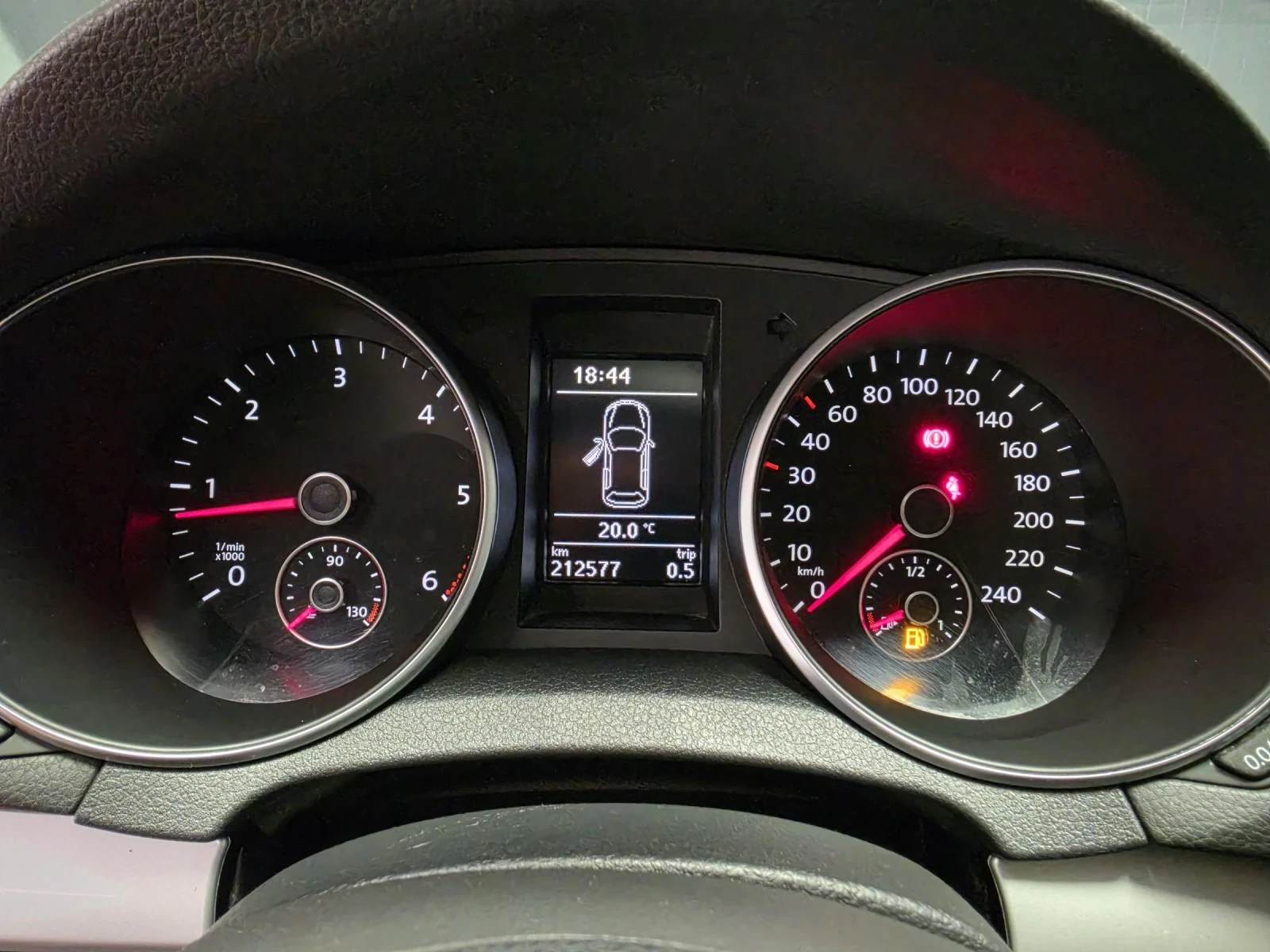 VW Golf 2.0TDI* 140к.с* HIGHLINE* НОВ ДЕМПФЕР* КЛИМА* МУЛТ, снимка 8 - Автомобили и джипове - 55378198