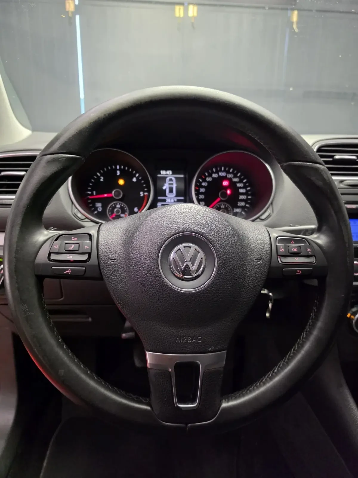 VW Golf 2.0TDI* 140к.с* HIGHLINE* НОВ ДЕМПФЕР* КЛИМА* МУЛТ, снимка 6 - Автомобили и джипове - 55378198
