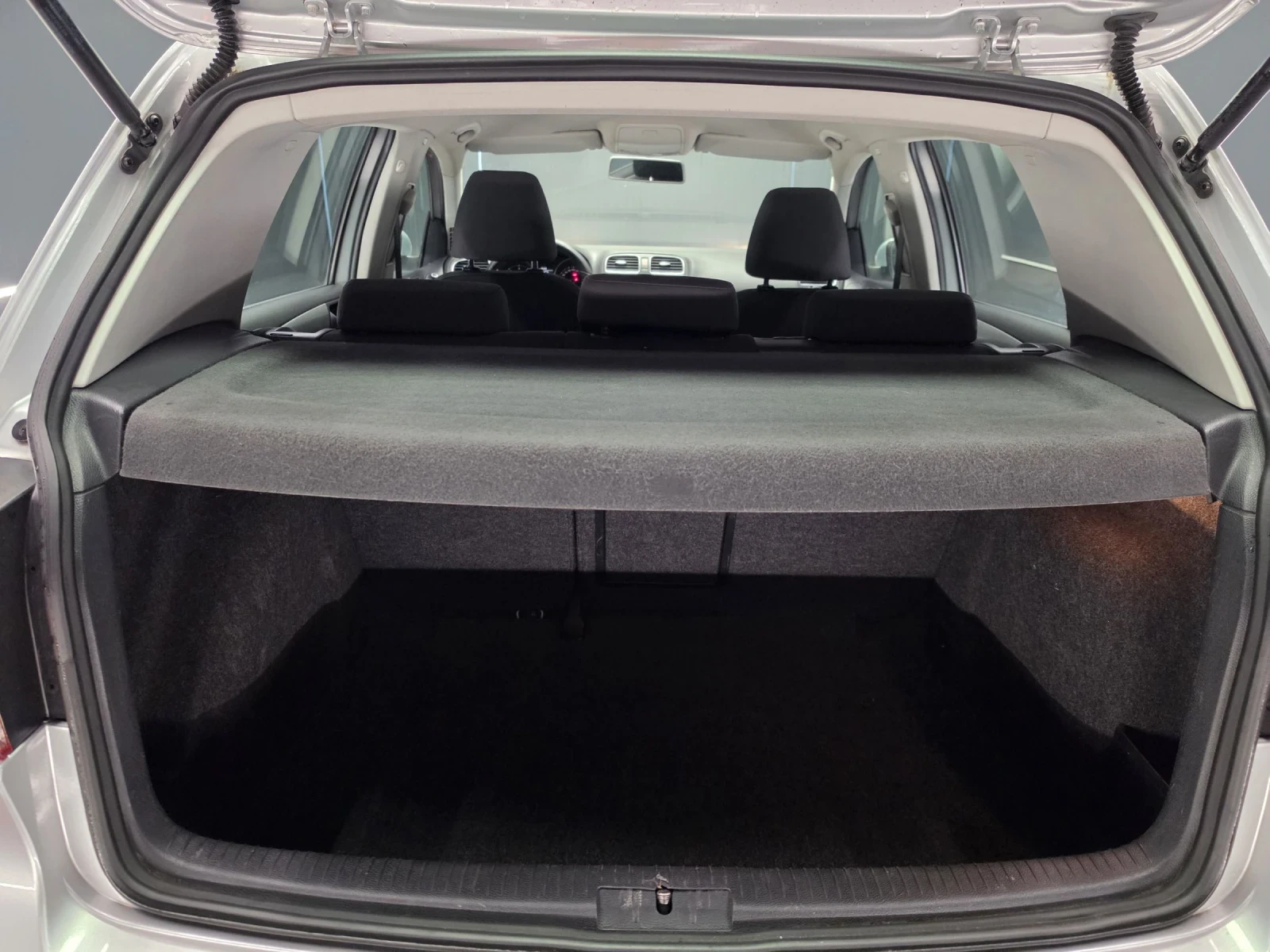 VW Golf 2.0TDI* 140к.с* HIGHLINE* НОВ ДЕМПФЕР* КЛИМА* МУЛТ, снимка 13 - Автомобили и джипове - 55378198