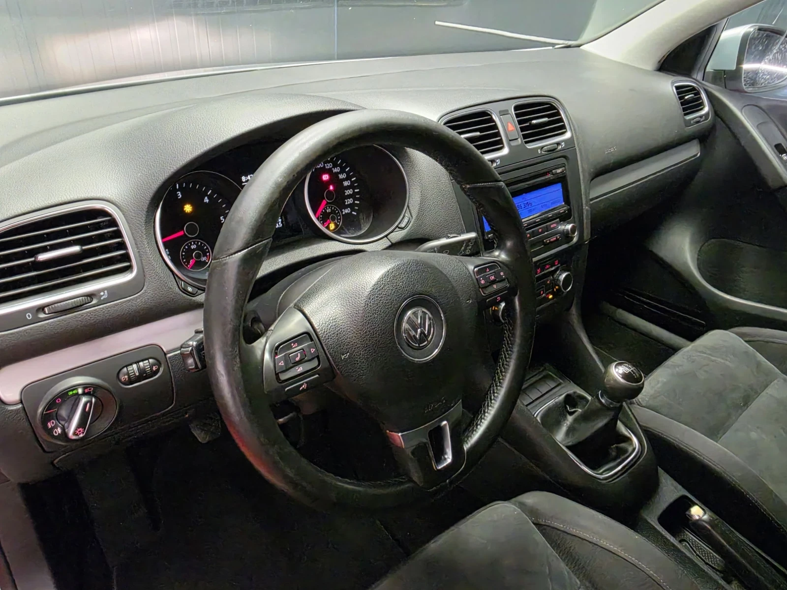 VW Golf 2.0TDI* 140к.с* HIGHLINE* НОВ ДЕМПФЕР* КЛИМА* МУЛТ, снимка 5 - Автомобили и джипове - 55378198