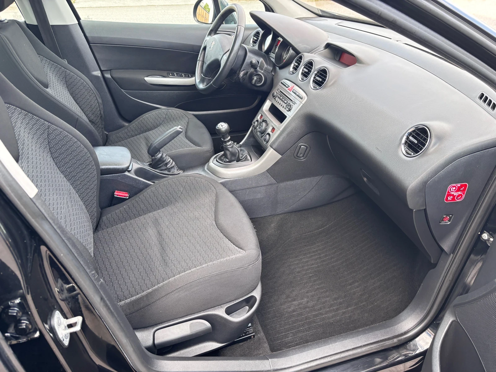Peugeot 308 1.6HDI , снимка 13 - Автомобили и джипове - 55903423
