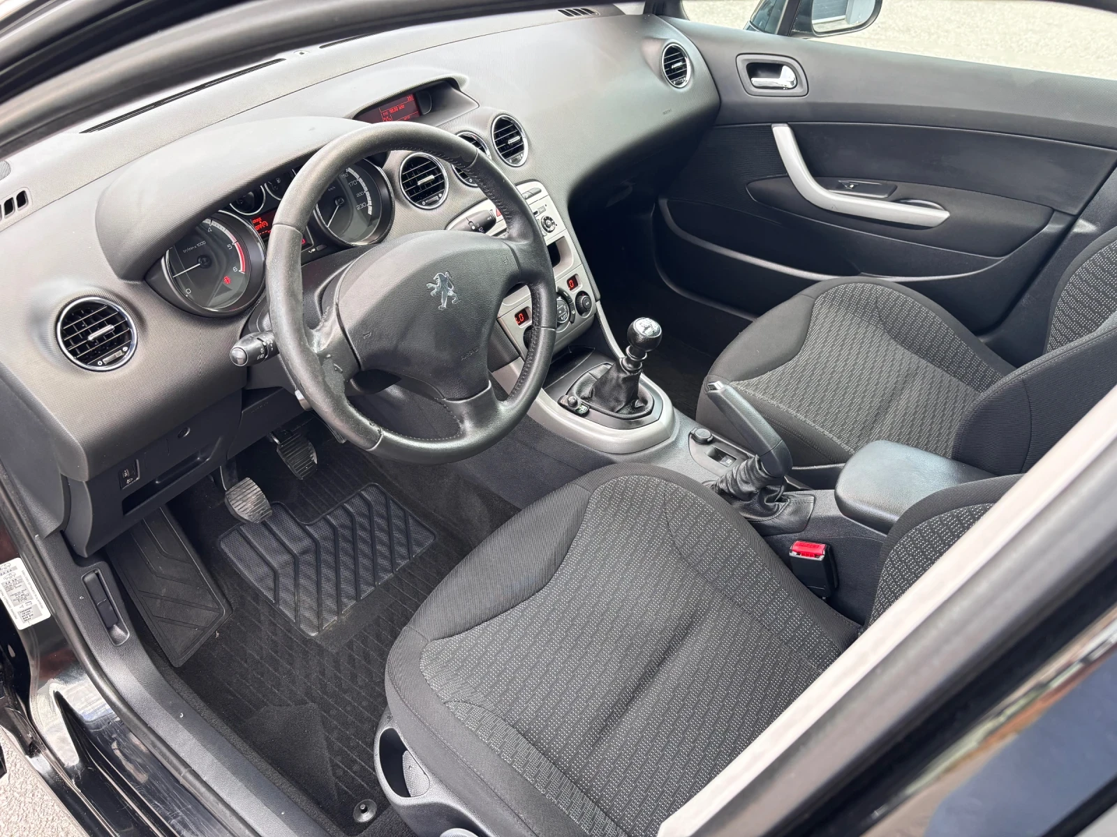 Peugeot 308 1.6HDI , снимка 9 - Автомобили и джипове - 55903423