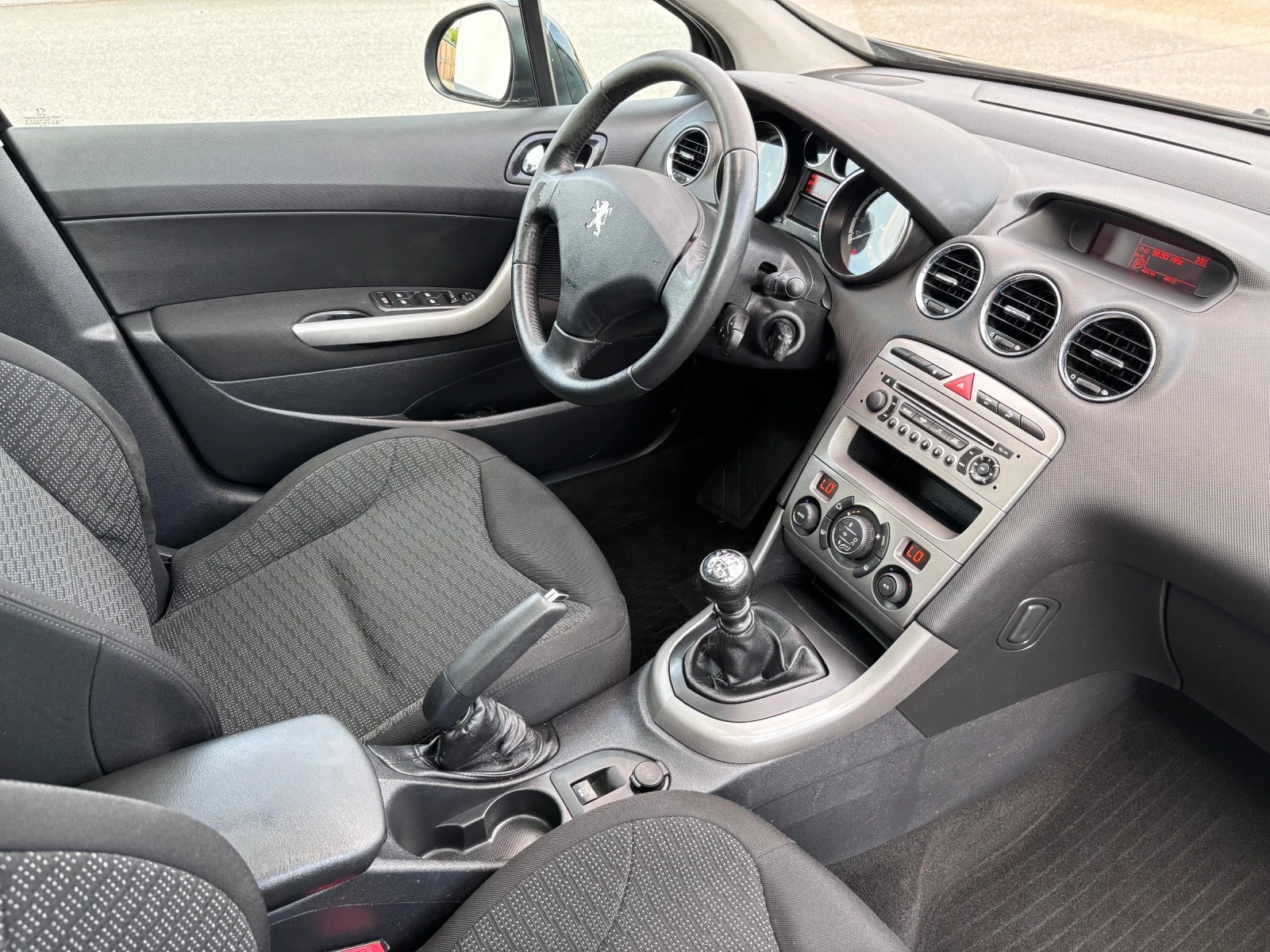 Peugeot 308 1.6HDI , снимка 12 - Автомобили и джипове - 55903423