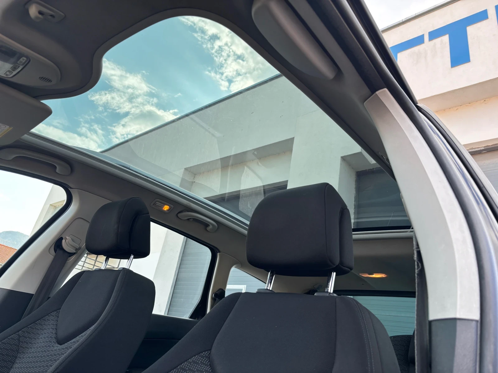 Peugeot 308 1.6HDI , снимка 16 - Автомобили и джипове - 55903423