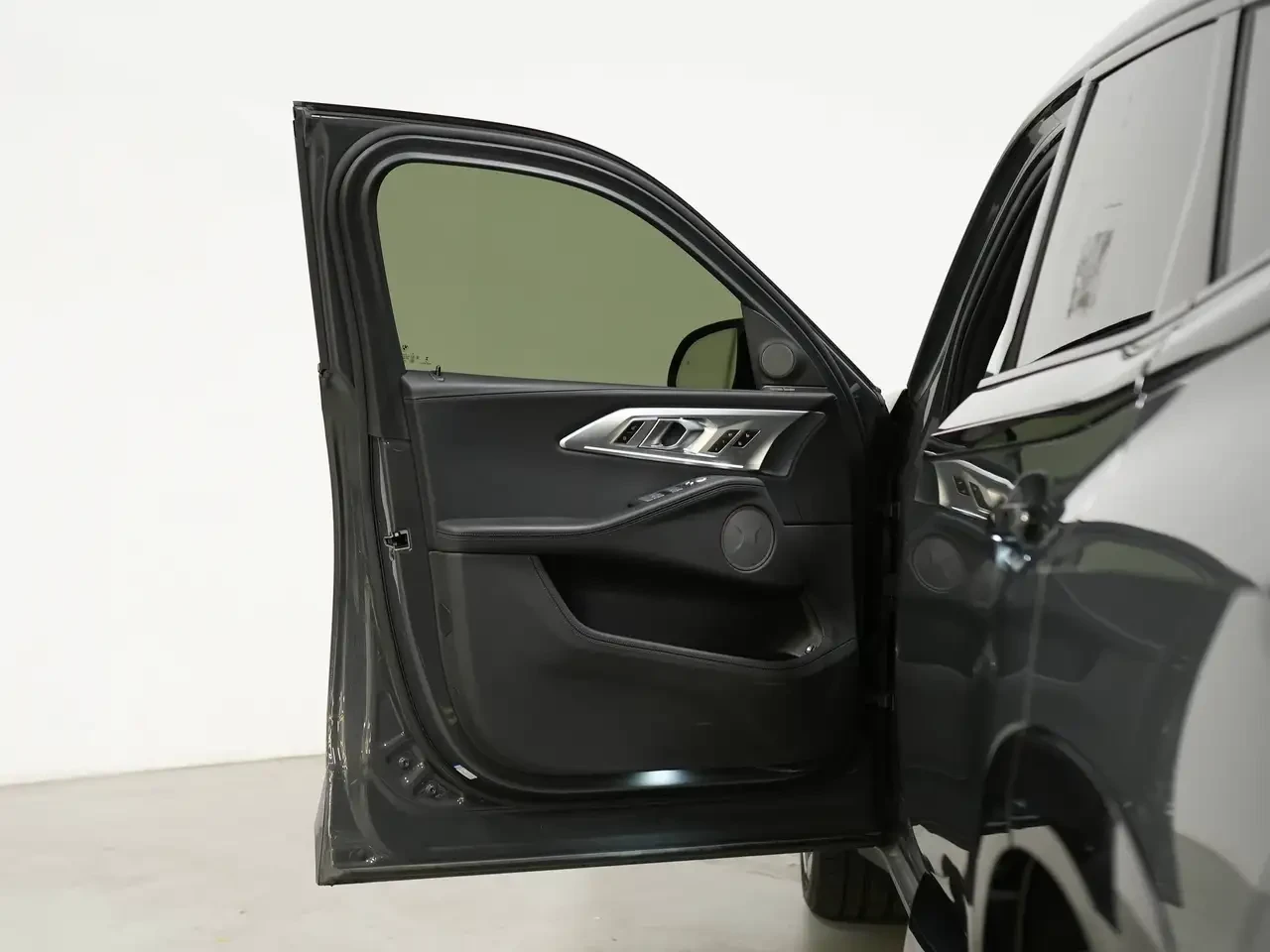 BMW XM, снимка 12 - Автомобили и джипове - 56227556