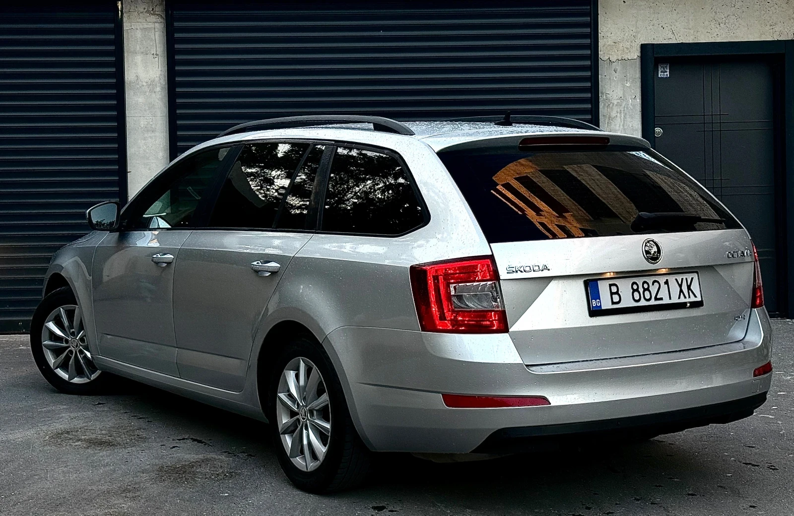 Skoda Octavia 1.6 TDI 4x4, снимка 4 - Автомобили и джипове - 56369000