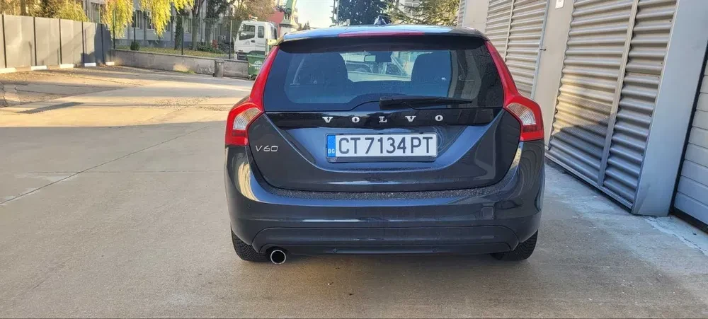Volvo V60, снимка 3 - Автомобили и джипове - 56613034