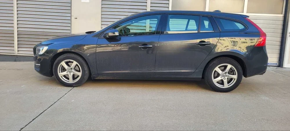 Volvo V60, снимка 4 - Автомобили и джипове - 56613034