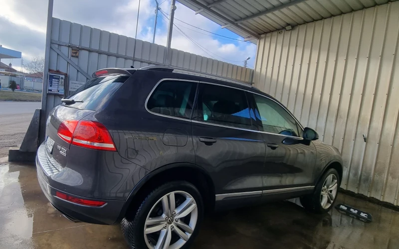 VW Touareg, снимка 8 - Автомобили и джипове - 49436347