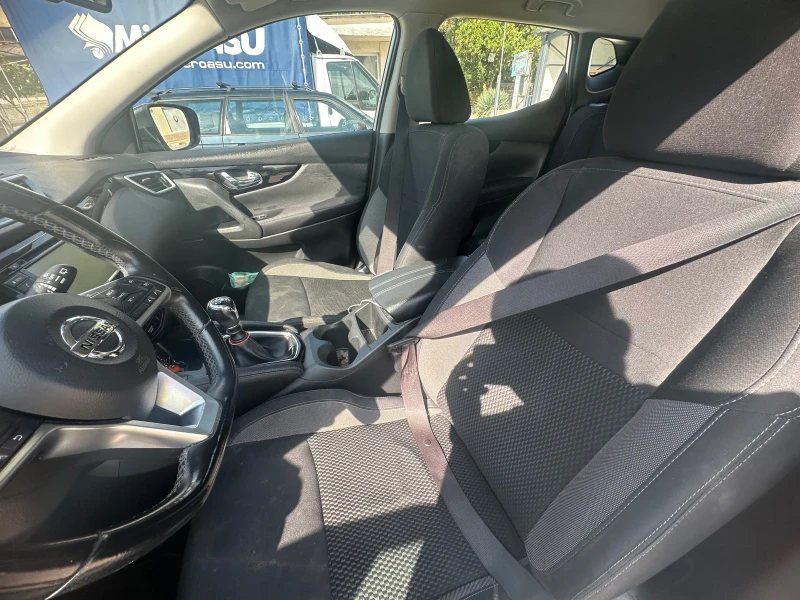 Nissan Qashqai, снимка 6 - Автомобили и джипове - 52580439