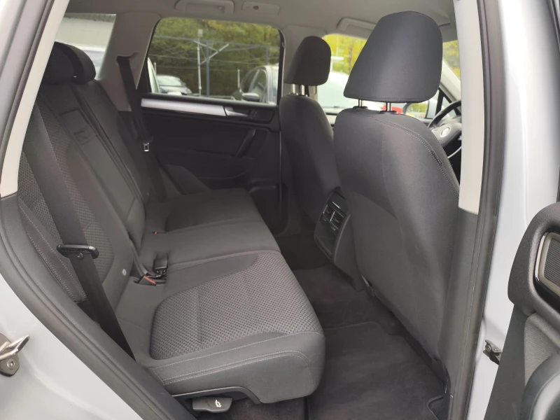 VW Touareg 3.0TDI* 4X4* BLUEMOTION* LED/XENON* АВТОМАТИК* EU5, снимка 11 - Автомобили и джипове - 52210142