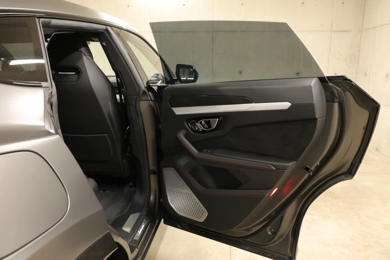 Lamborghini Urus Carbon Paket Ceramic, снимка 17 - Автомобили и джипове - 53160815