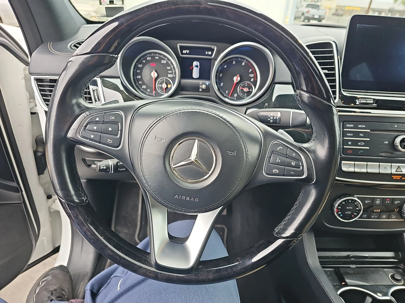 Mercedes-Benz GLS 500 AMG* DISTRONIK* МАСАЖ* 7МЕСТА* ОБДУХ* ПАНО* HARMAN - изображение 9