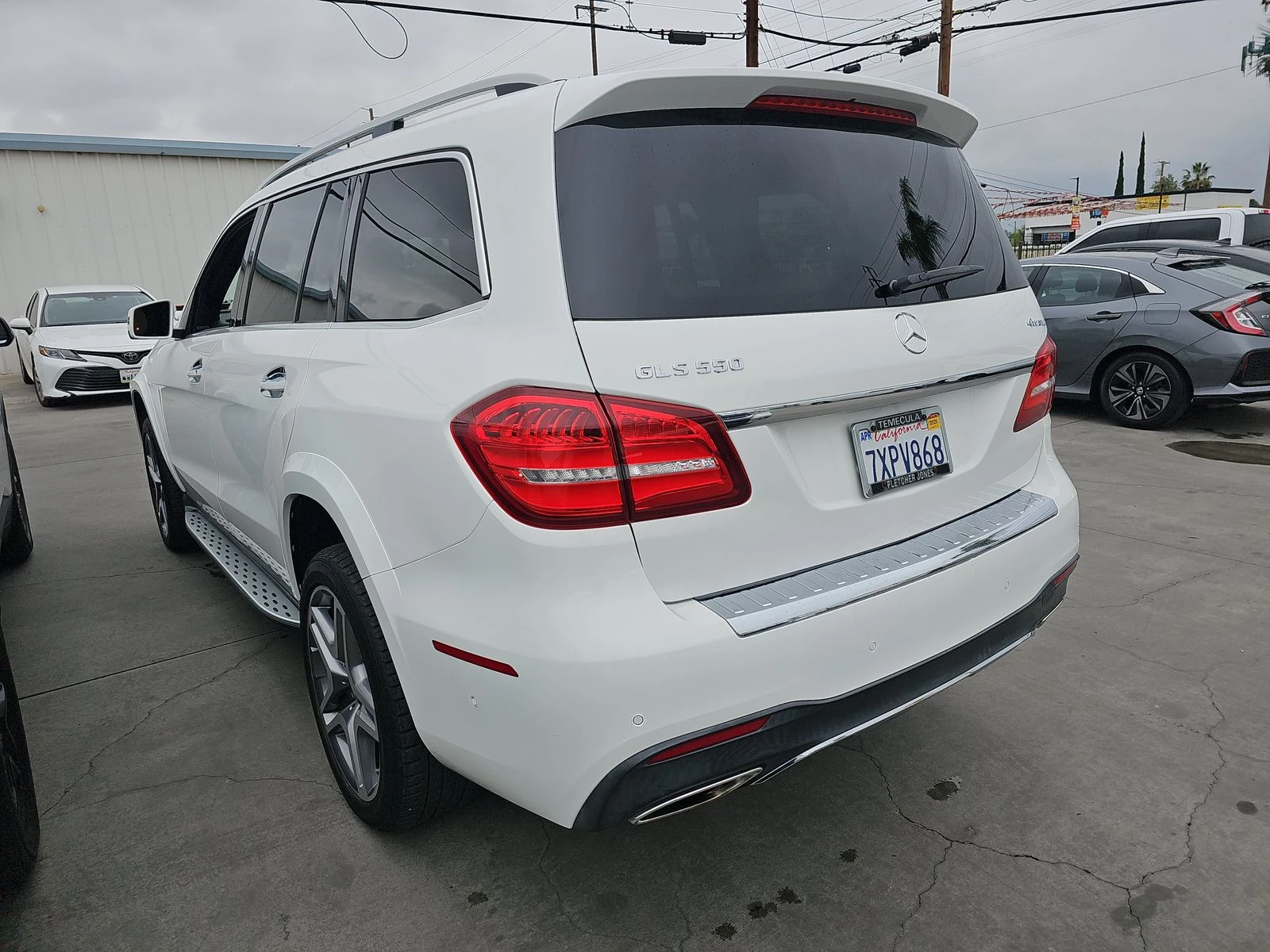 Mercedes-Benz GLS 500 AMG* DISTRONIK* МАСАЖ* 7МЕСТА* ОБДУХ* ПАНО* HARMAN - изображение 5