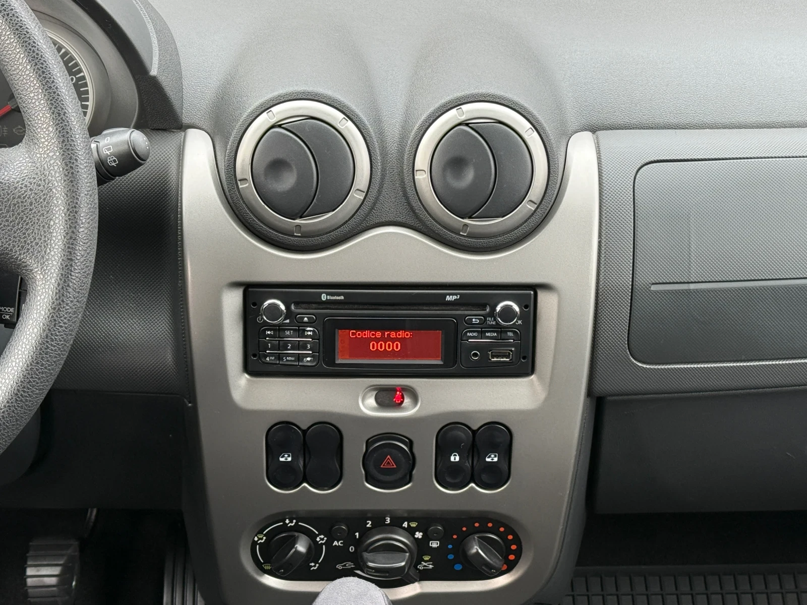 Dacia Duster 1.5DCi, EURO 5B! * 193 000км* БЕЗ РЪЖДИ! Уникат!, снимка 9 - Автомобили и джипове - 54040488