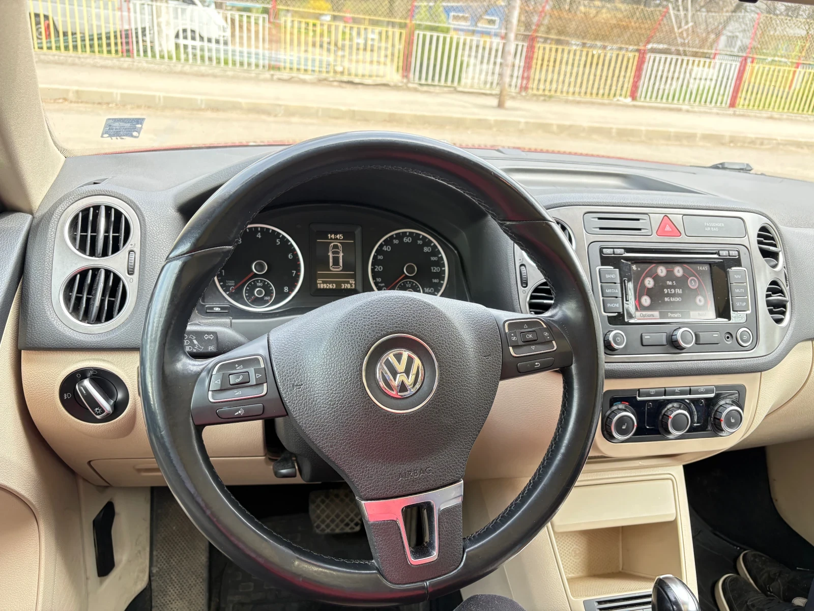 VW Tiguan 2.0T бензин, снимка 15 - Автомобили и джипове - 54152391