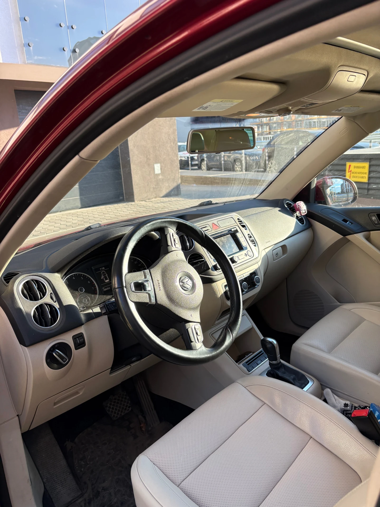 VW Tiguan, снимка 8 - Автомобили и джипове - 54152391