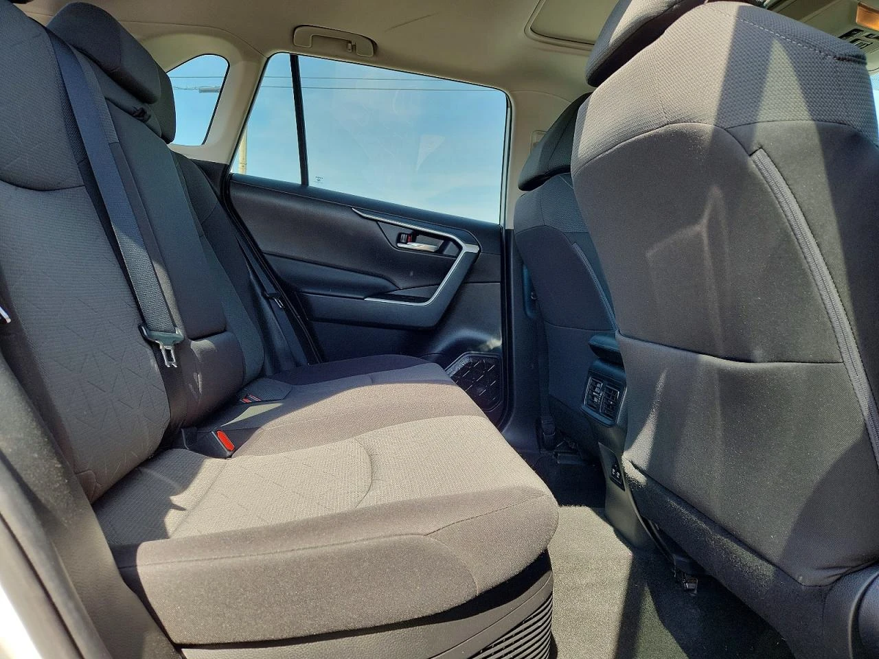 Toyota Rav4 2.5l Hybrid Xle* AWD, снимка 11 - Автомобили и джипове - 54196682