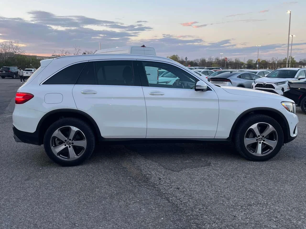 Mercedes-Benz GLC 300 4MATIC/360/ПАНОРАМА/ПОДГРЕВИ/АВТОФИНАНСИРАНЕ, снимка 5 - Автомобили и джипове - 54728648