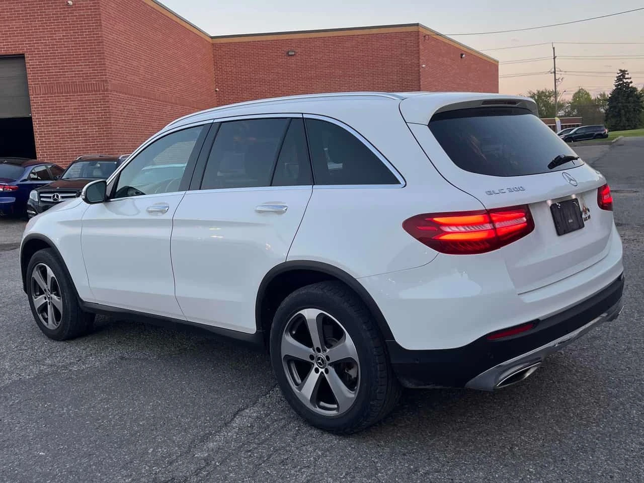 Mercedes-Benz GLC 300 4MATIC/360/ПАНОРАМА/ПОДГРЕВИ/АВТОФИНАНСИРАНЕ, снимка 6 - Автомобили и джипове - 54728648