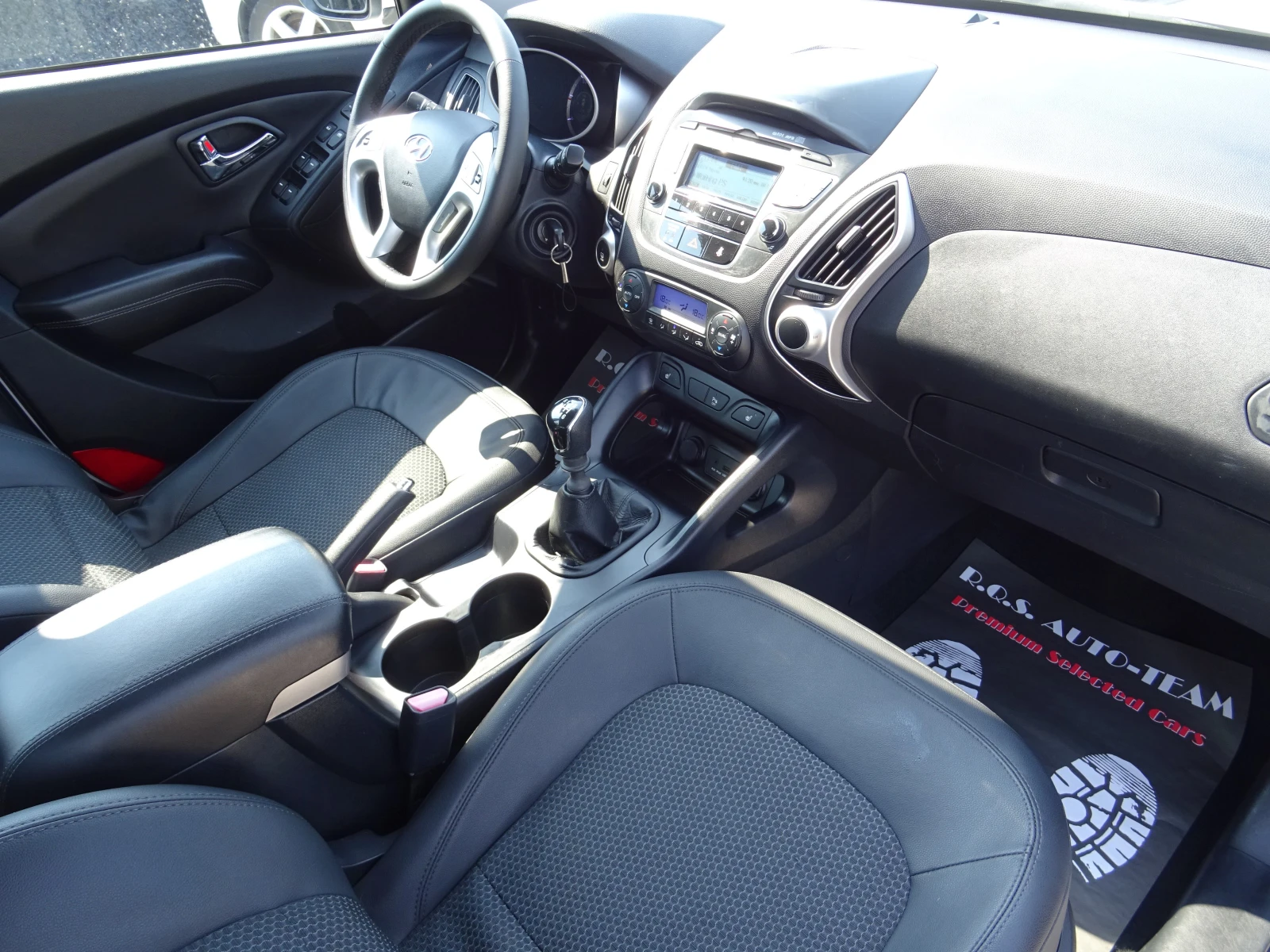 Hyundai IX35 1, 7crdi Comfort 2wd, снимка 14 - Автомобили и джипове - 55134399