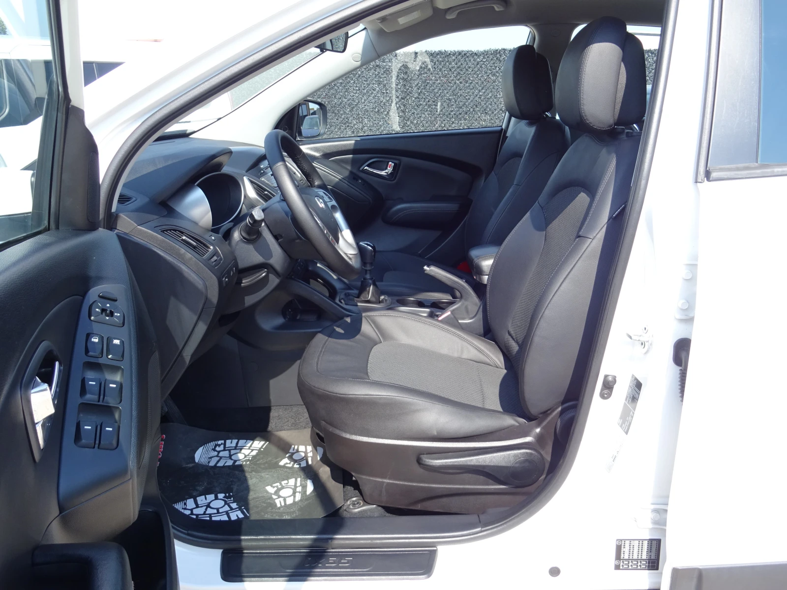 Hyundai IX35 1, 7crdi Comfort 2wd, снимка 10 - Автомобили и джипове - 55134399