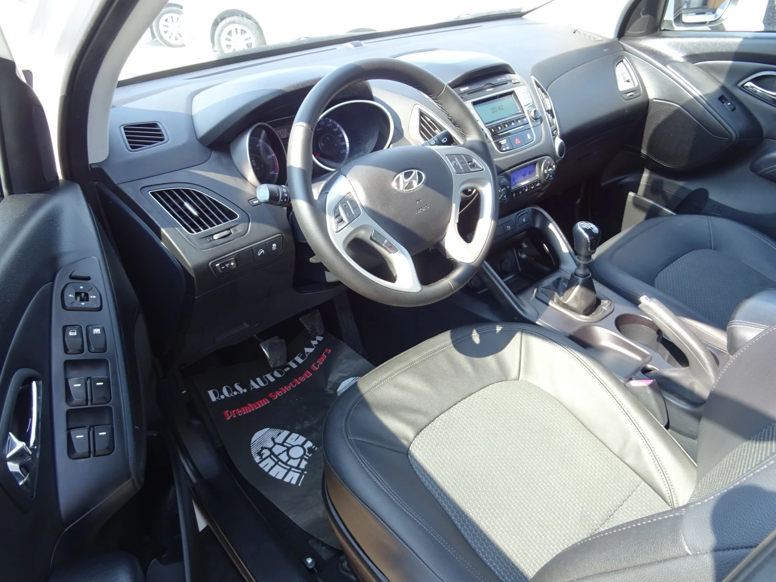 Hyundai IX35 1, 7crdi Comfort 2wd, снимка 9 - Автомобили и джипове - 55134399