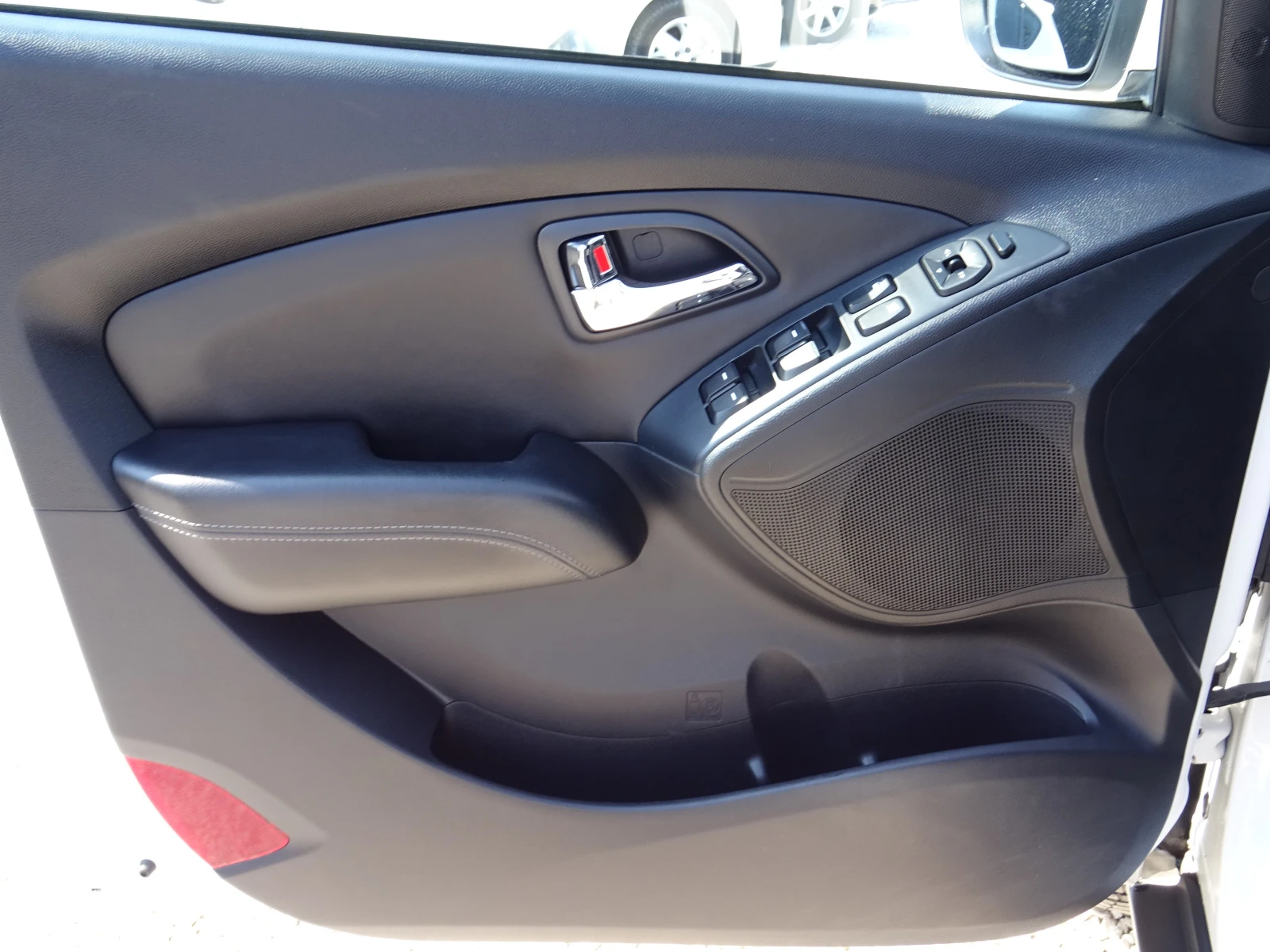 Hyundai IX35 1, 7crdi Comfort 2wd, снимка 8 - Автомобили и джипове - 55134399