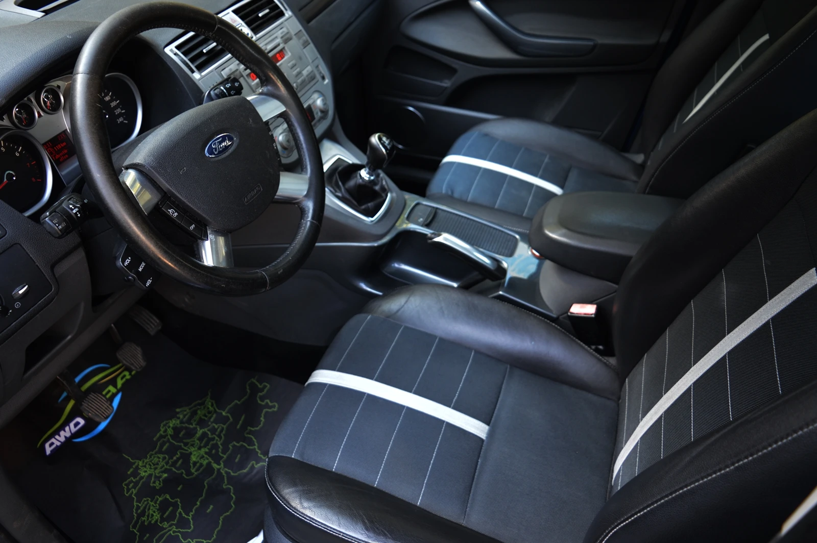 Ford Kuga 2.5T 4X4 ШВЕЙЦАРИЯ, снимка 7 - Автомобили и джипове - 55484157