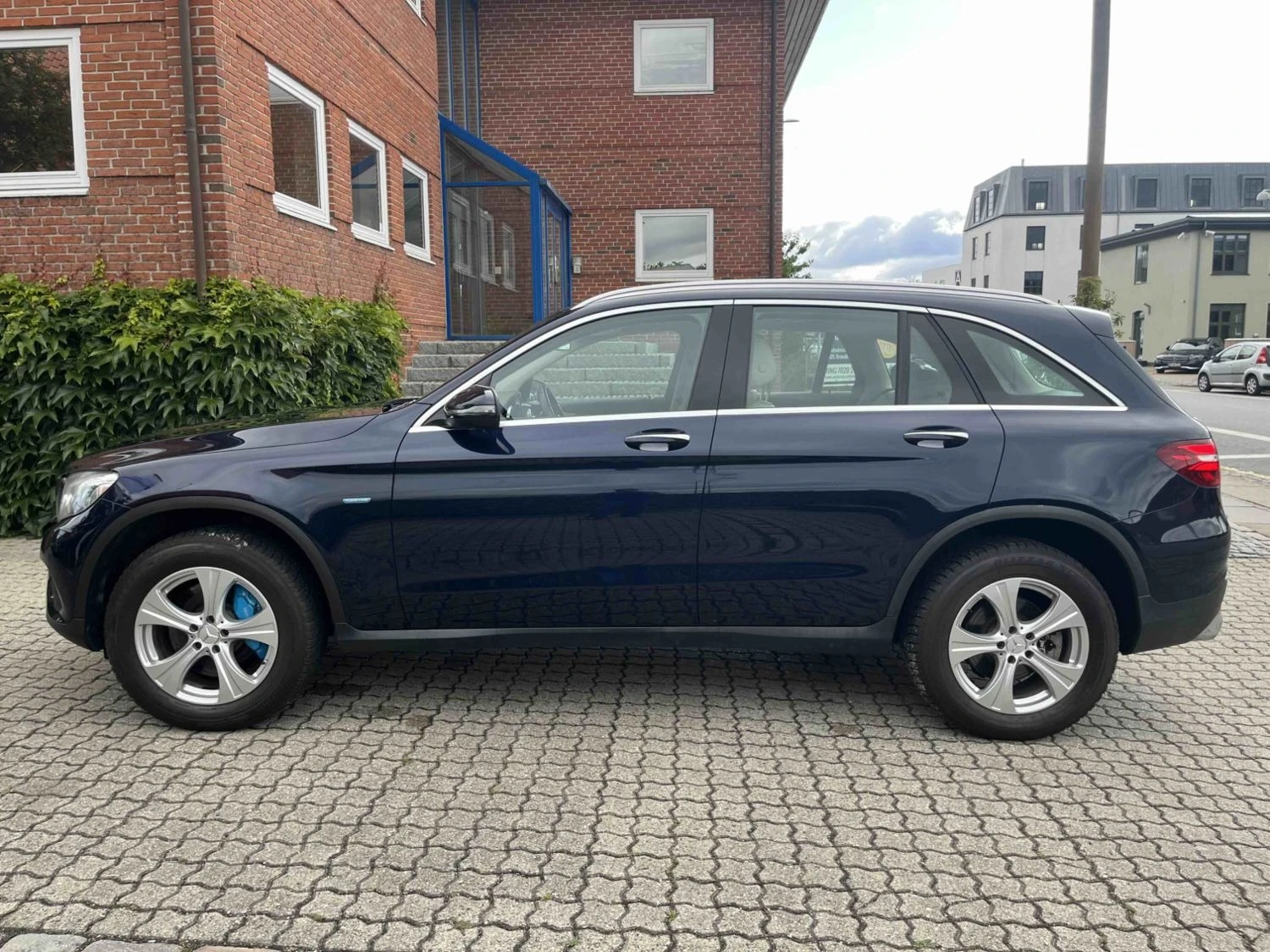 Mercedes-Benz GLC 350 350 e 4 Matic, снимка 2 - Автомобили и джипове - 56373614