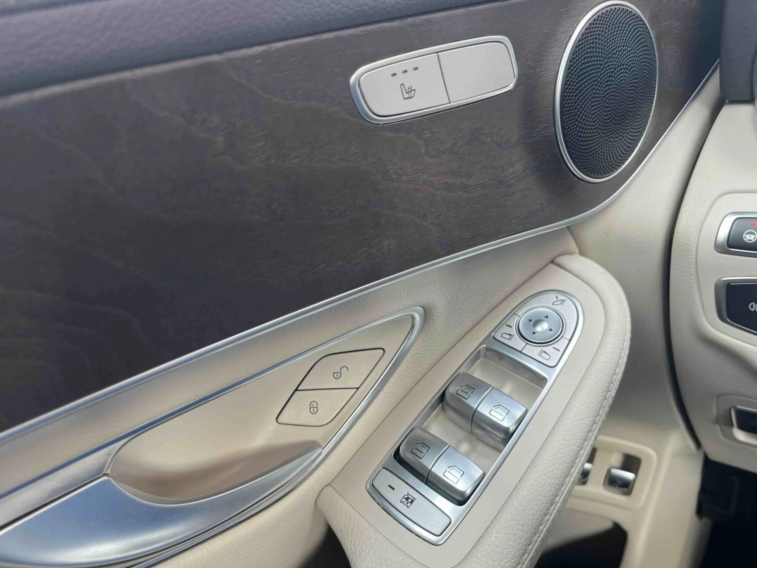 Mercedes-Benz GLC 350 350 e 4 Matic, снимка 14 - Автомобили и джипове - 56373614