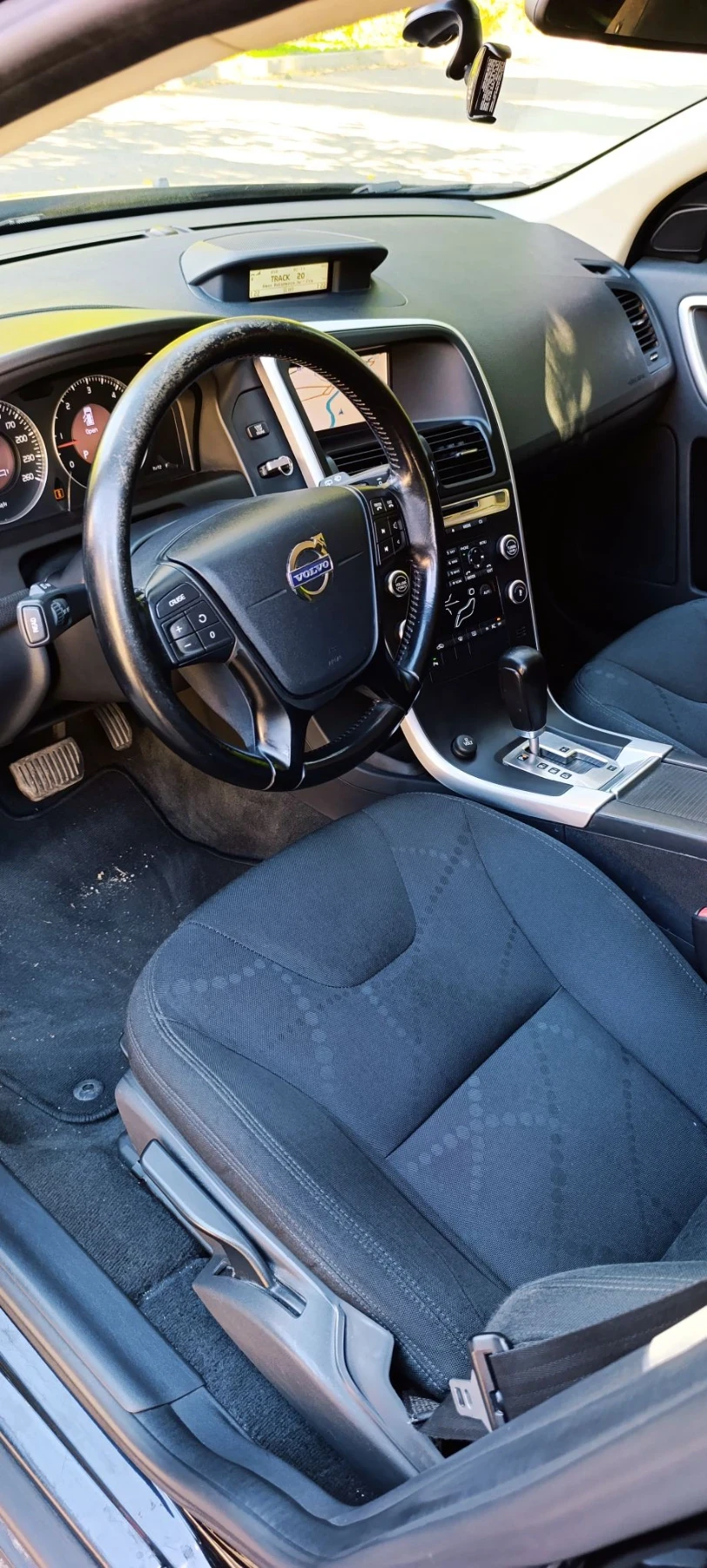 Volvo XC60 D3/Automatic , снимка 9 - Автомобили и джипове - 56566524