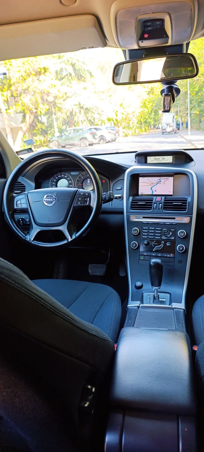 Volvo XC60 D3/Automatic , снимка 6 - Автомобили и джипове - 56566524