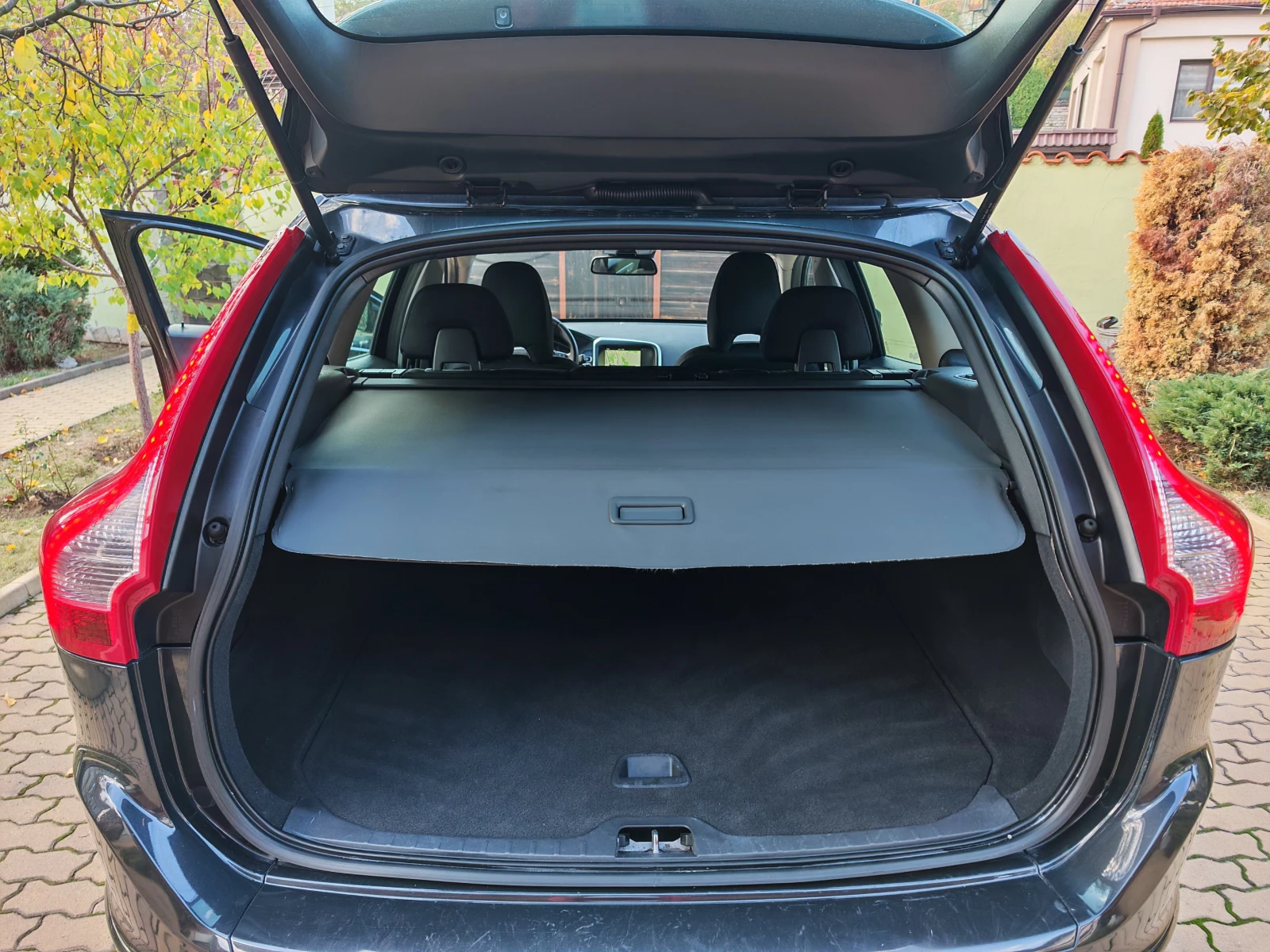 Volvo XC60 2.0TDI-НАВИ, снимка 17 - Автомобили и джипове - 56672153