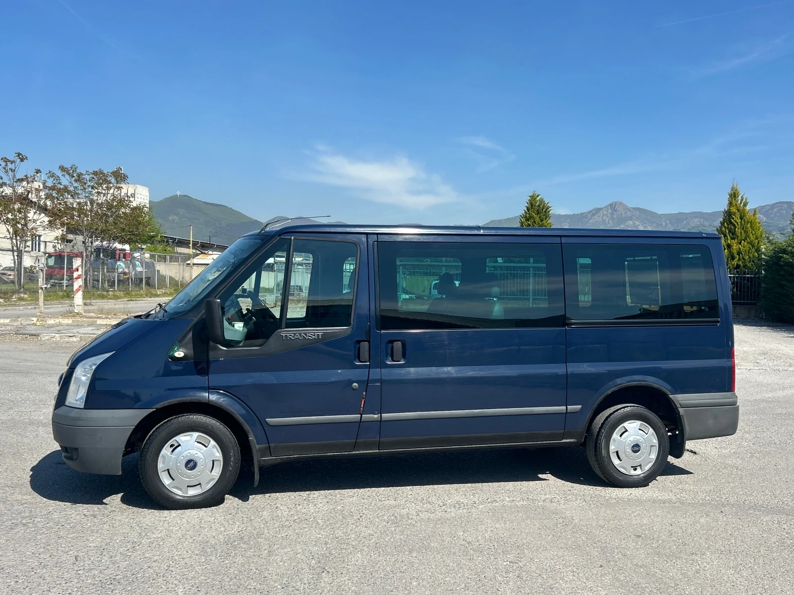 Ford Transit TREND 2.2TDCI 115ps 6ск Пътнически ТОП, снимка 3 - Бусове и автобуси - 54459445