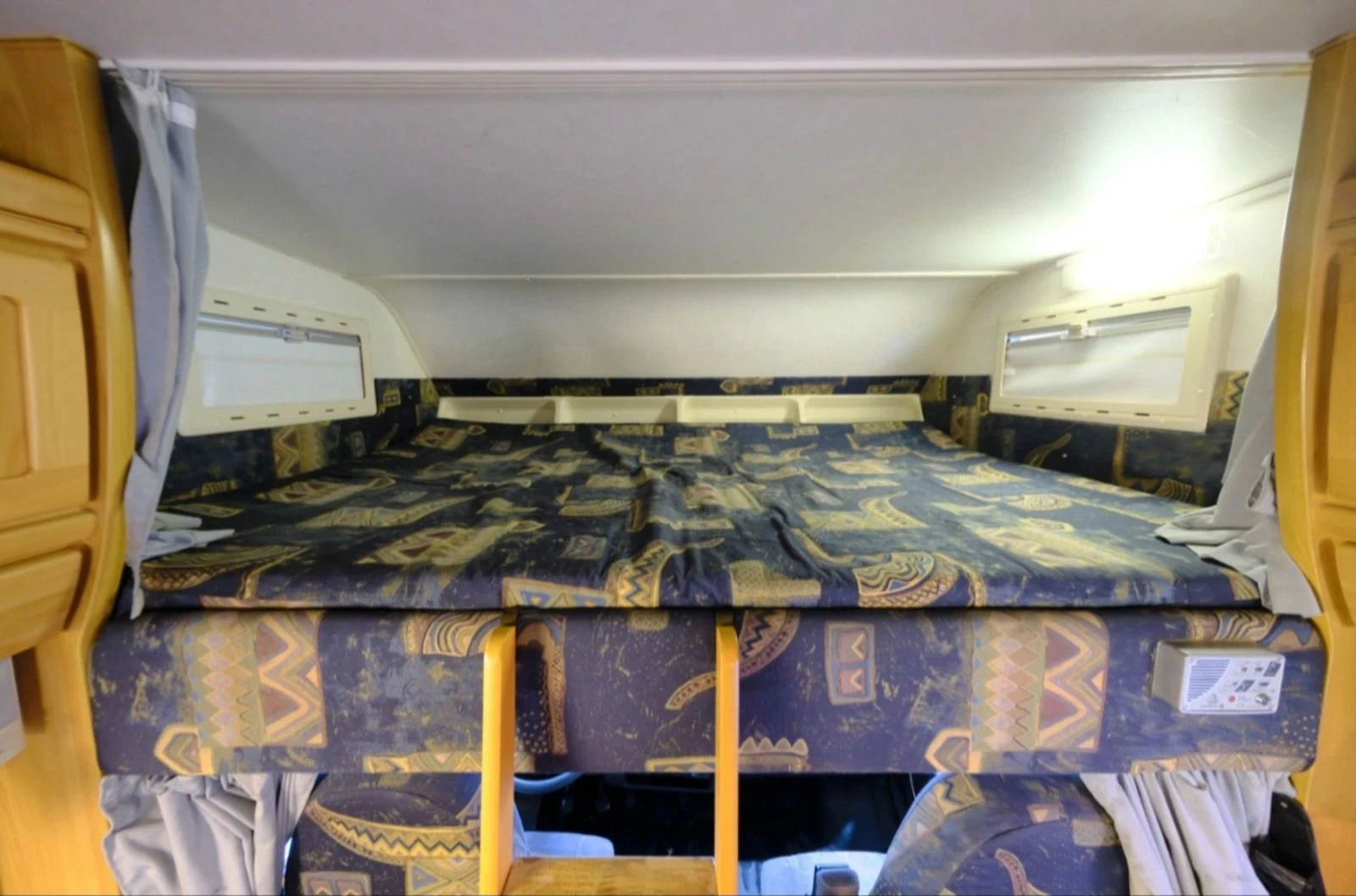 Кемпер HYMER / ERIBA CAMP SWING 544 6 места спане 5 места сядане - изображение 9