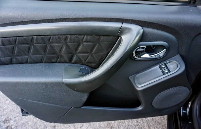 Dacia Duster 1.6I GPL LAUREATE  , снимка 5 - Автомобили и джипове - 45528149