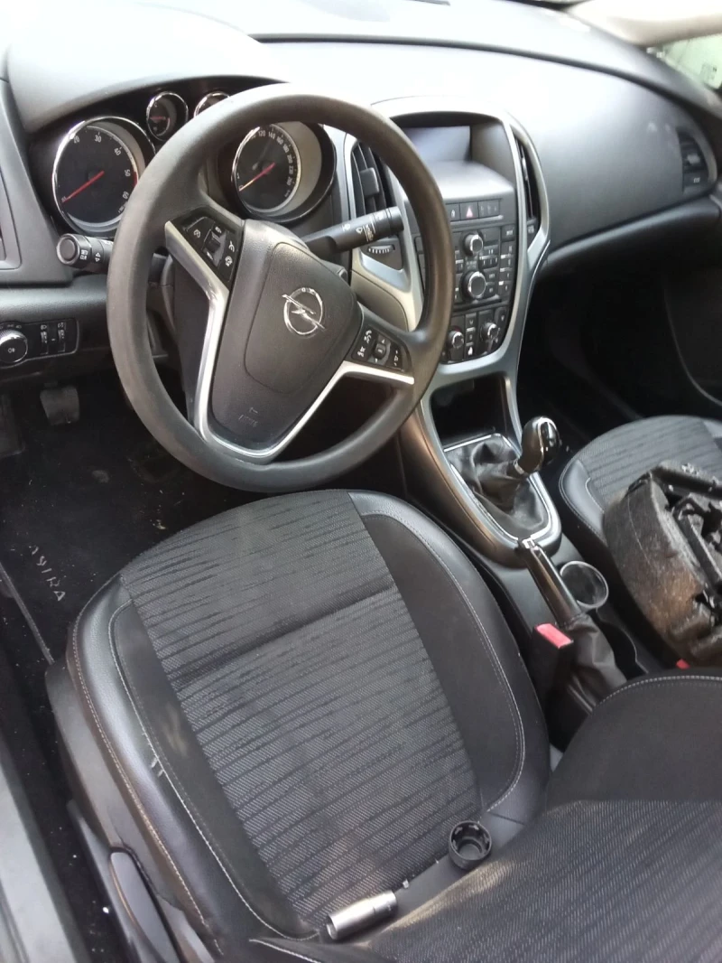 Opel Astra 1, 6, снимка 4 - Автомобили и джипове - 52329456