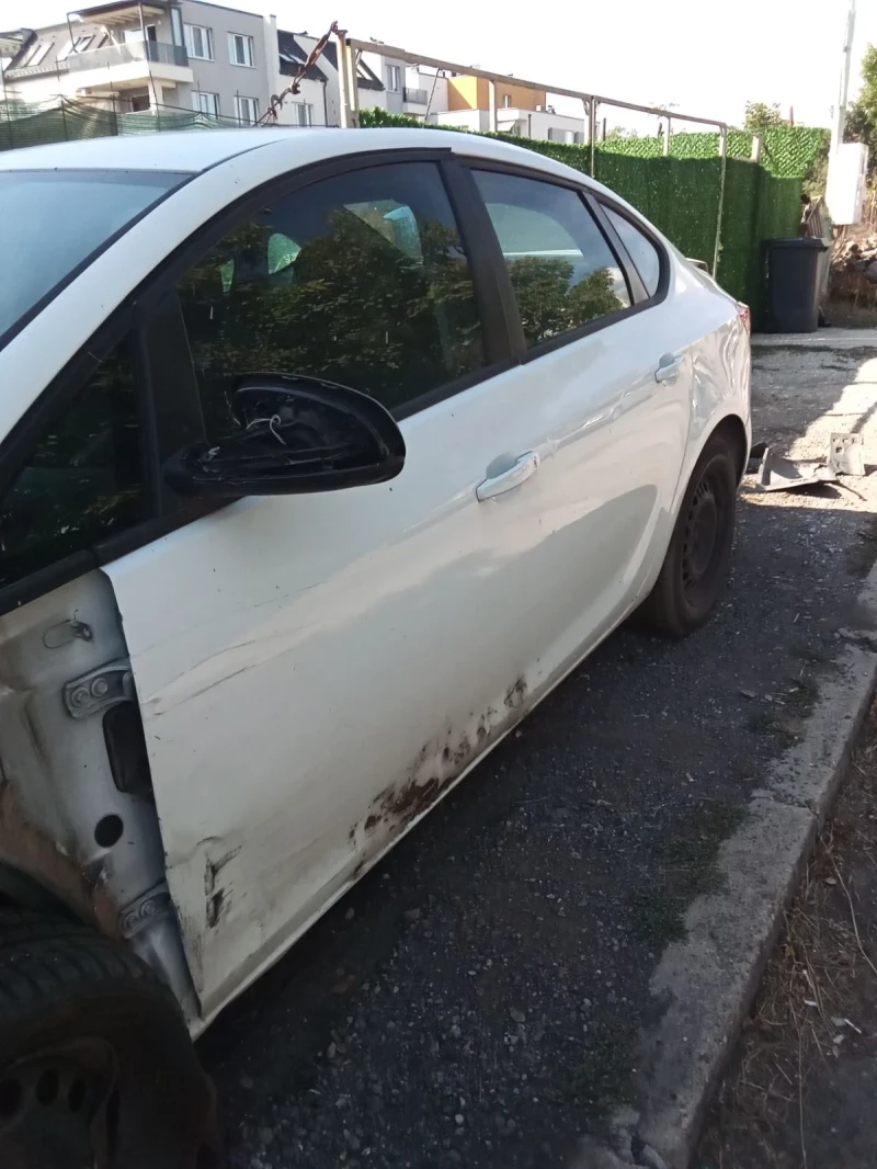 Opel Astra 1, 6, снимка 10 - Автомобили и джипове - 52329456