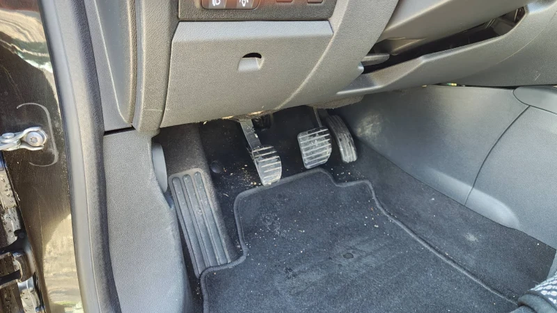 Renault Megane 1.9 dci, снимка 13 - Автомобили и джипове - 52933967