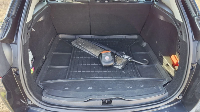 Renault Megane 1.9 dci, снимка 12 - Автомобили и джипове - 52933967