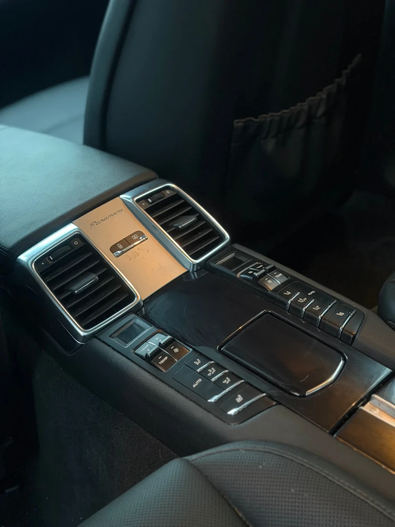 Porsche Panamera E-Hybrid, снимка 8 - Автомобили и джипове - 53225379