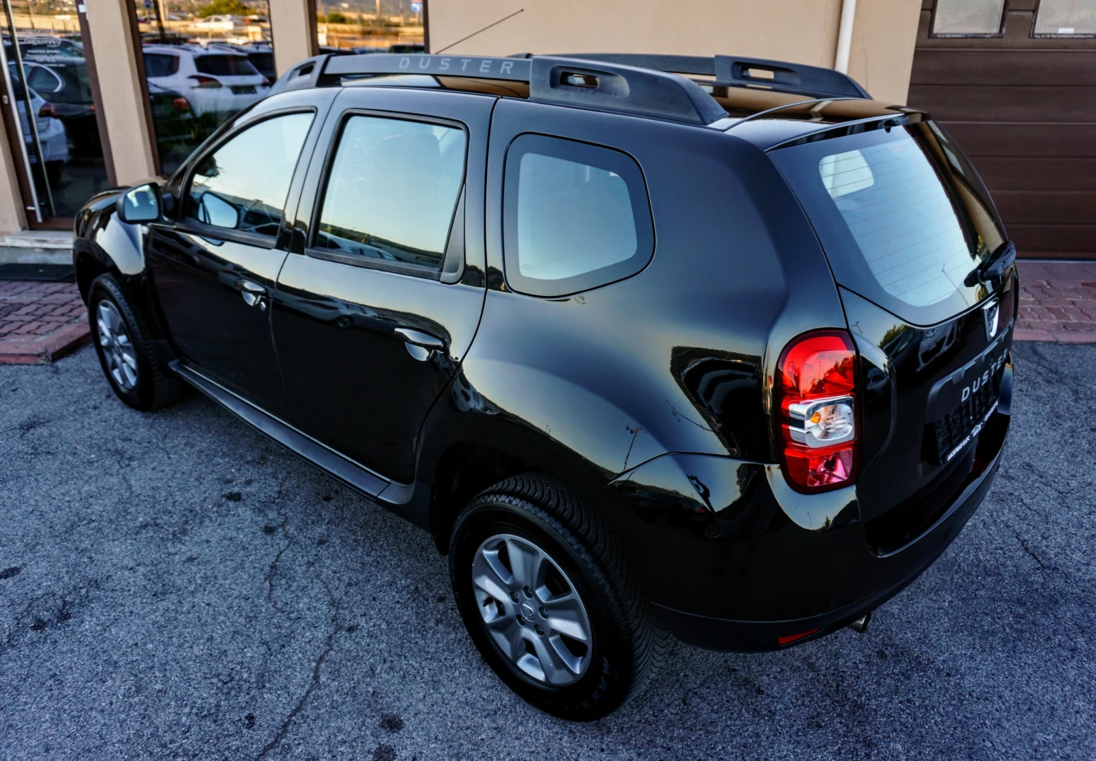 Dacia Duster 1.6I GPL LAUREATE   - изображение 4